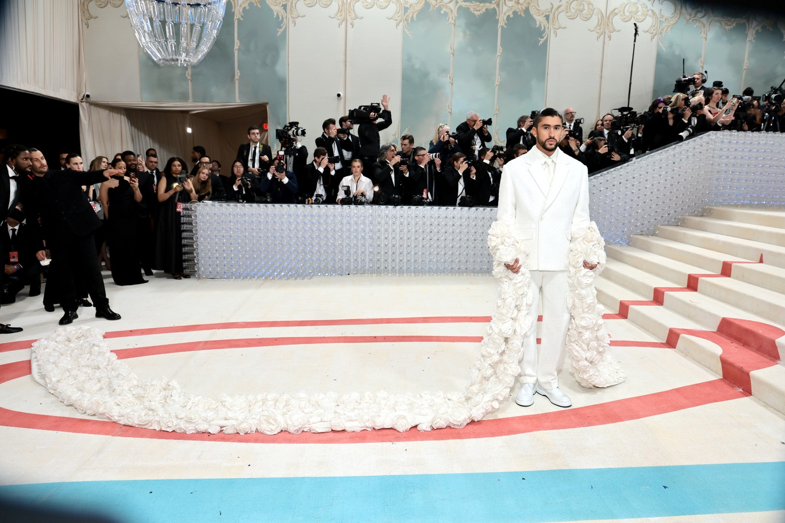 بيلي إيليش تقدم جديلة رائعة في Met Gala 2023