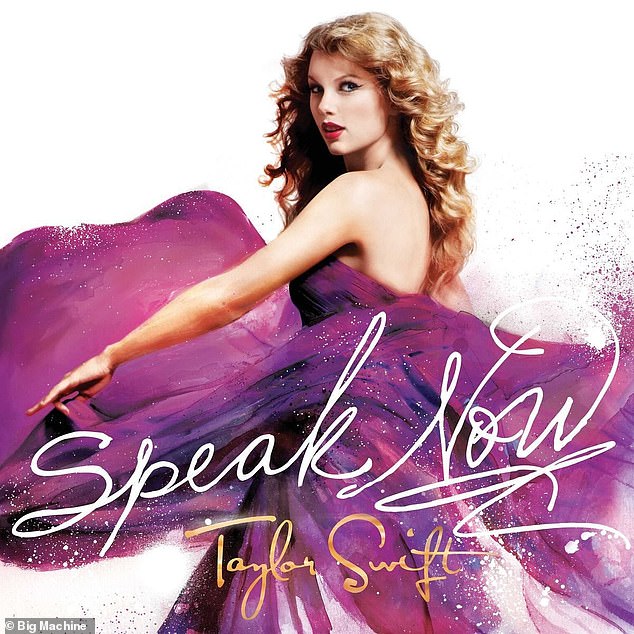 الغلاف الأصلي: تم إصدار Speak Now مبدئيًا في 25 أكتوبر 2010