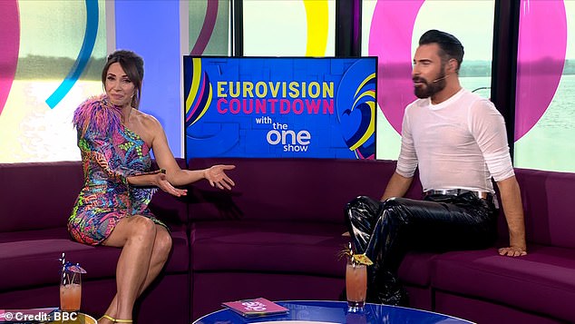 المضيفون: انضم Rylan و Alex إلى مجموعة من أساطير Eurovision في العرض بما في ذلك Sonia و Cheryl Baker و Sandy Shaw