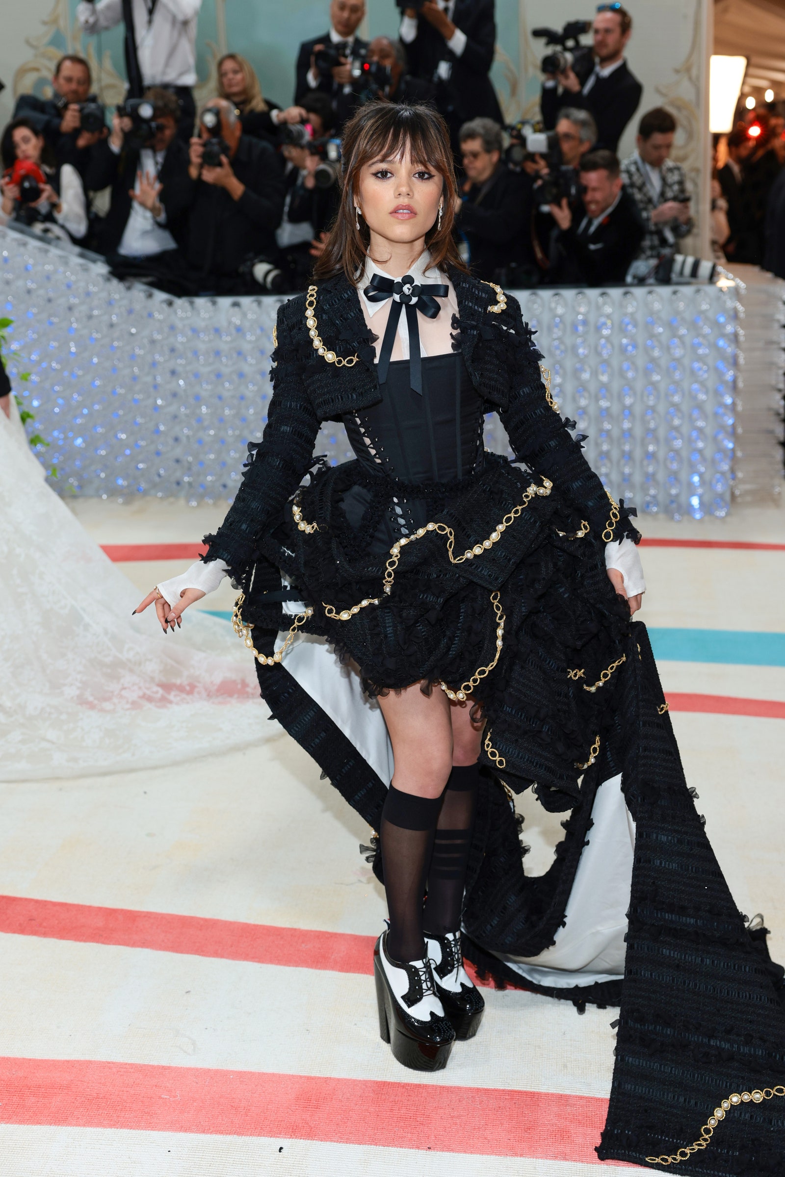 جينا أورتيجا بفستان من Thom Browne في حفل Met Gala لعام 2023.