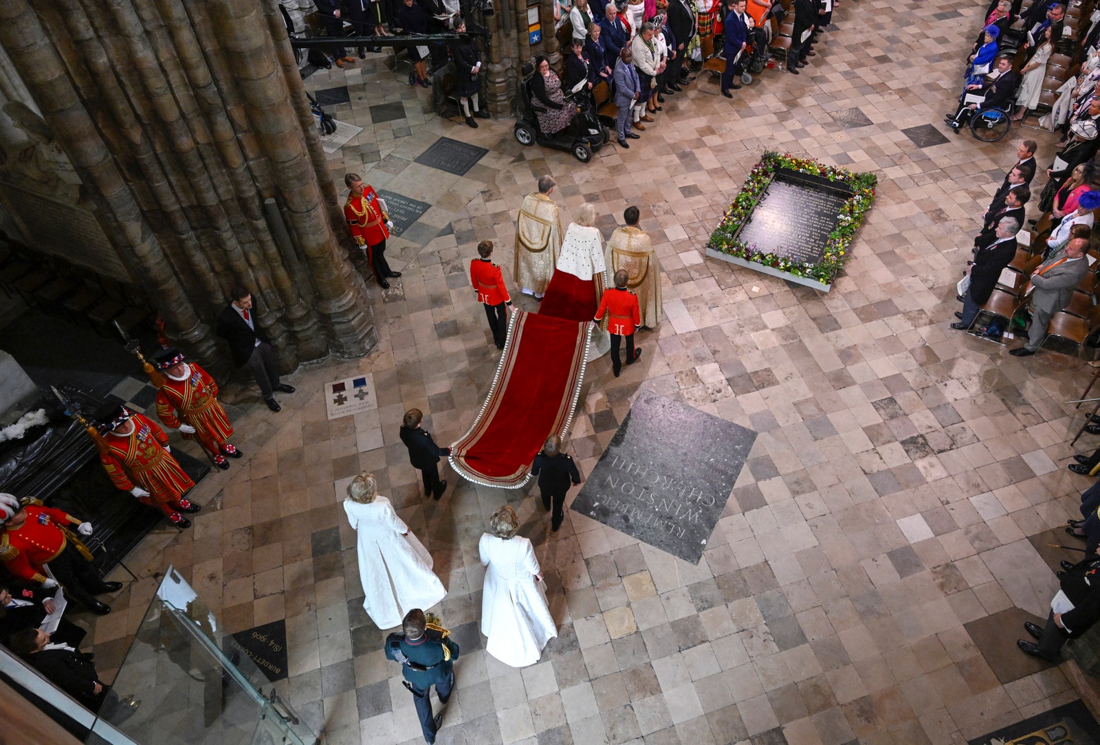 وصول The Queen Consort إلى Westminster Abbey.