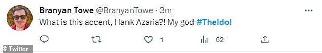 اللكنة: تغردBranyanTowe ، 'ما هذه اللهجة ، هانك أزاريا ؟!  يا إلهي # TheIdol بينما غرد آخر عن مشهد غريب في بداية المسلسل