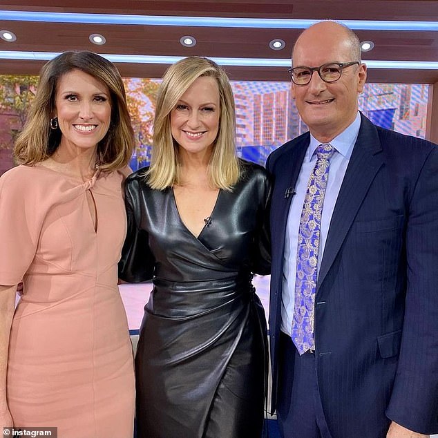 أعلن Kochie في وقت سابق من هذا الشهر أنه سيترك Sunrise لمتابعة أعماله التجارية الخاصة وقضاء المزيد من الوقت مع أسرته.  في الصورة مع المضيف المشارك ناتالي بار وميل دويل