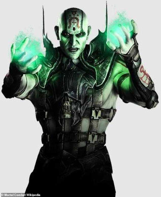 Quan: Quan Chi هو شيطان من Netherrealm معروف بسحره المظلم ، ظهر لأول مرة في سلسلة الرسوم المتحركة Mortal Kombat: Defenders of the Realm وظهر لأول مرة في لعبة فيديو Mortal Kombat Mythologies: Sub-Zero