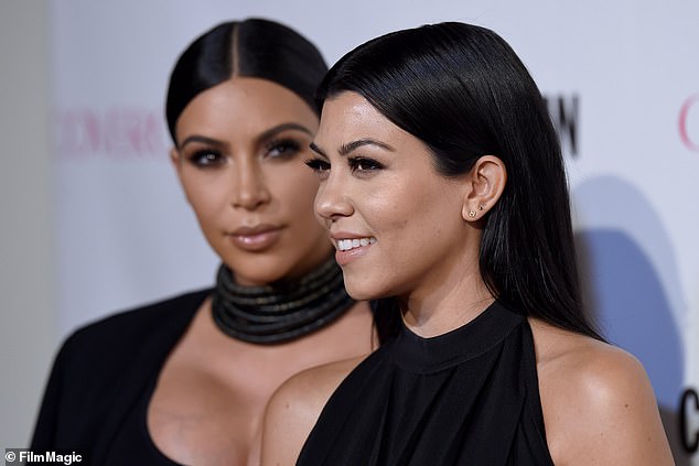 العداء العائلي: في حلقة 21 يونيو من Hulu's The Kardashians ، ألقى مؤسس SKIMS ، 42 عامًا ، بعض الظل الجاد على أختها البالغة من العمر 44 عامًا