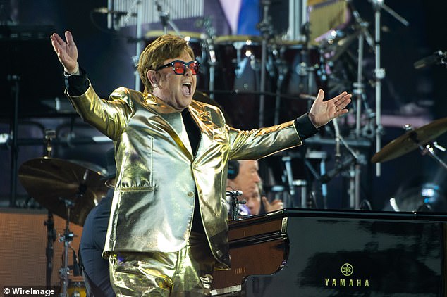 Epic: انتهى مهرجان Glastonbury بشكل لا يصدق مساء الأحد مع مجموعة متصدر من Elton John في ما كان آخر عرض للنجم على الإطلاق في المملكة المتحدة