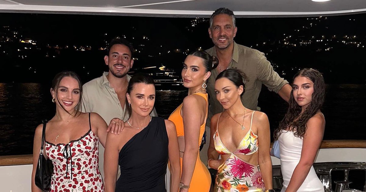 كايل ريتشاردز وموريسيو أومانسكي عطلة مع بنات في إيطاليا