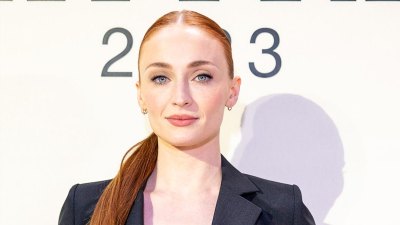 Sophie Turner S Circle Taylor Swift Maisie Williams وأكثر من 373