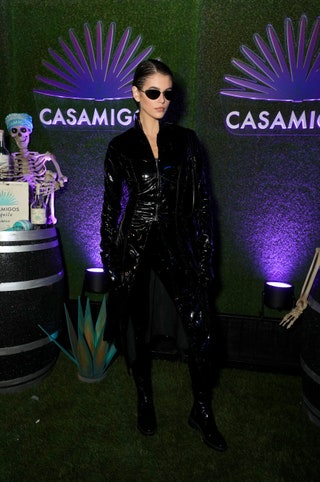 لعبت Kaia Gerber دور Trinity من The Matrix في حفلة Casamigos Halloween.