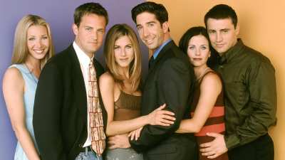 كل ما قاله فريق عمل مسلسل Friends عن كفاح ماثيو بيري على مر السنين