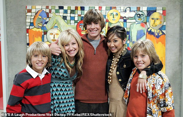 بعد سنوات: يأتي لم الشمل بعد ما يزيد قليلاً عن 15 عامًا من توقف عرض مسلسل The Suite Life of Zack and Cody على قناة ديزني بعد ثلاثة مواسم.