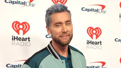 يقول لانس باس إن شركة NSync تدين للمعجبين بالقيام بشيء آخر