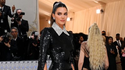 MET Gala 2023 - وصول السجادة الحمراء - 595 (1) كيندال جينر