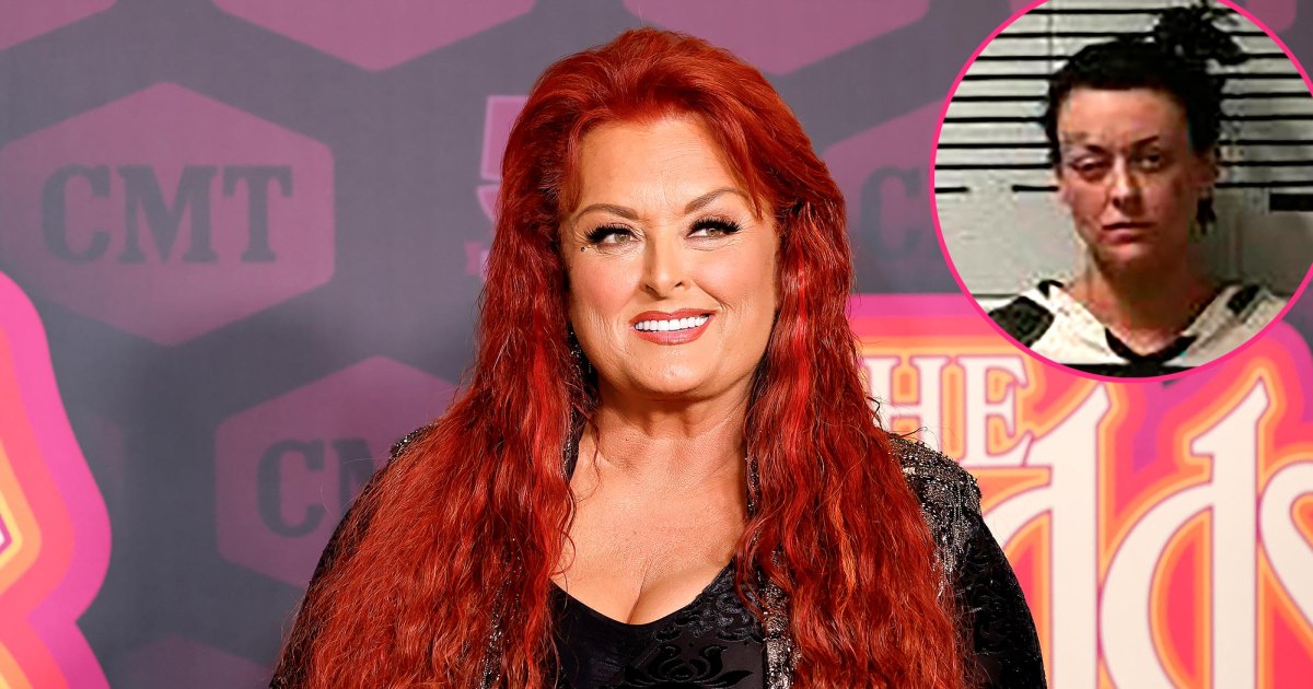 اعتقلت ابنة وينونا جود غريس بولين كيلي بسبب التعرض غير اللائق ، وميض ثدييها