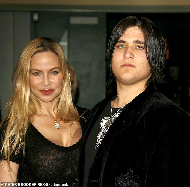 وقعت المشاجرة بين ويستون وفولتون في 28 أبريل في منطقة لوس أنجلوس، عندما تحول الخلاف اللفظي إلى شجار جسدي؛ فولتون وويستون في عام 2006