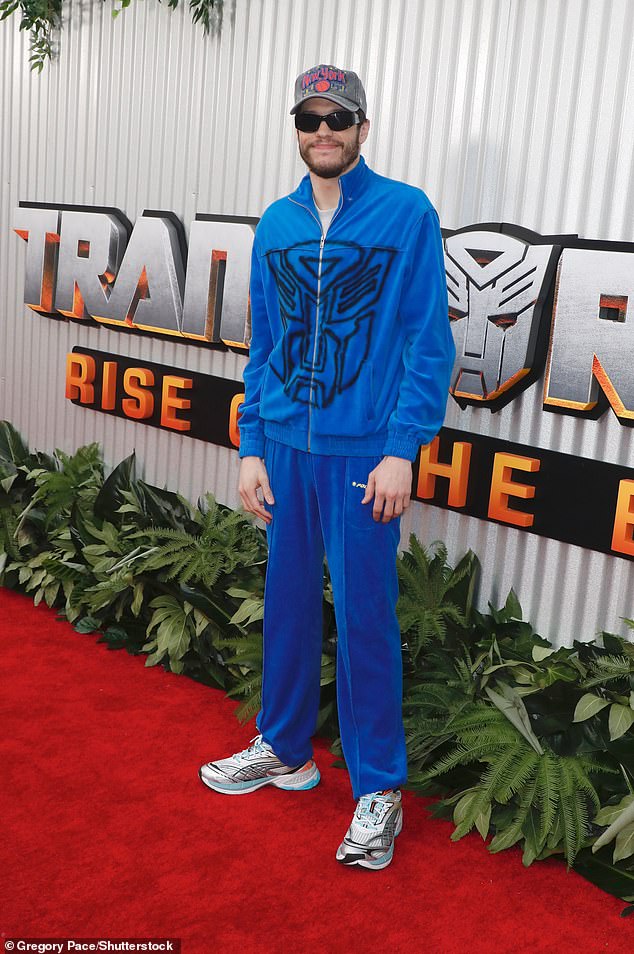 بعد سماع أن شروط تحويل نجم SNL قد اكتملت بنجاح، رفض قاضي مقاطعة لوس أنجلوس ألكسندر جيزا الأمر (كما شوهد العام الماضي)