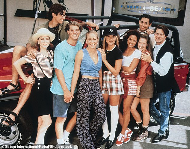 كان للسلسلة 181 كتابًا في المجموع، وأثارت العديد من المنتجات الفرعية ومسلسلًا تلفزيونيًا يحمل نفس الاسم (شوهد) تم بثه من عام 1994 حتى عام 1997