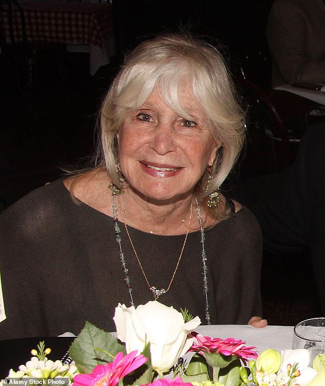 باسكال، الذي تم تصويره عام 2014، عمل أيضًا كمنتج تنفيذي في المسلسل التلفزيوني Sweet Valley High