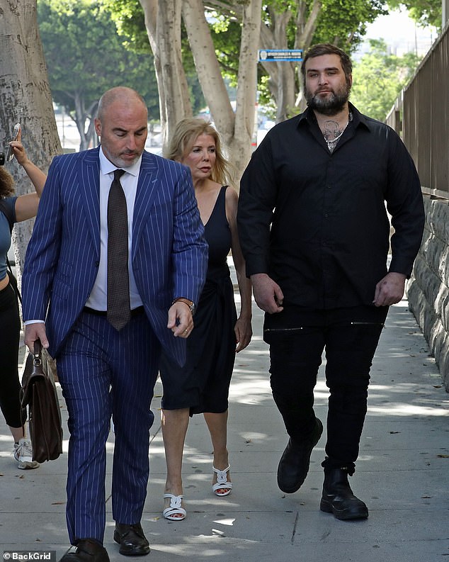 شوهد ويستون مع رفيقه ومحاميه في لوس أنجلوس