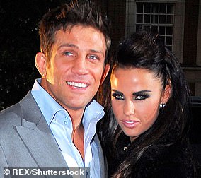 3. تزوجت كاتي وأليكس في لاس فيغاس بعد وقت قصير من انفصالها عن بيت