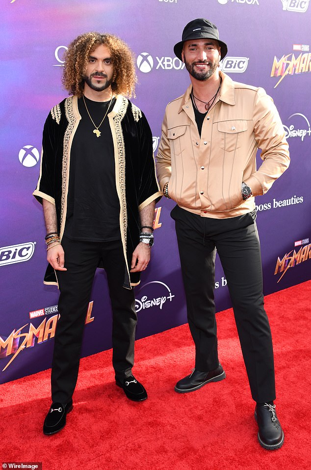 وأضاف ممثل فيلم Mr. Mom أنه شعر بالأسف تجاه مخرجي الفيلم عادل العربي وبلال فلاح.