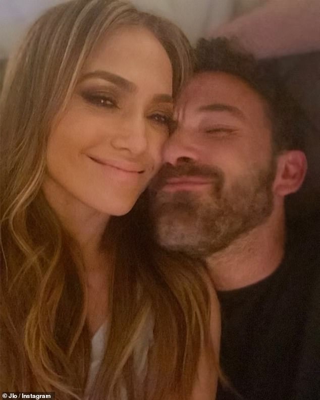 كشف مصدر مؤخرًا يوم الجمعة لمجلة Us Weekly أن بن وجينيفر