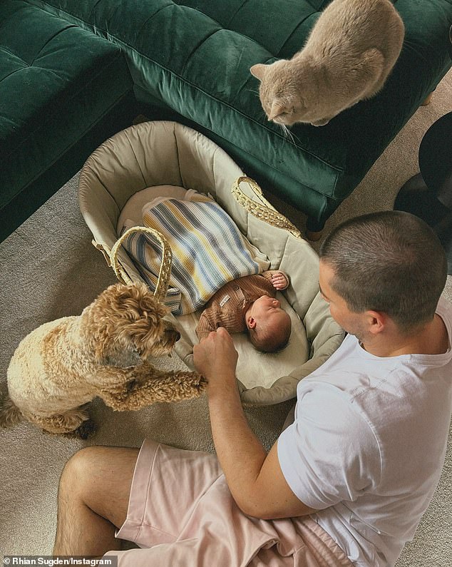 منذ الولادة، قالت الجميلة الشقراء إنها أصبحت تقدر جسدها بشكل كبير، خاصة أثناء إرضاعها لجورج، ووصفت التجربة بأنها 