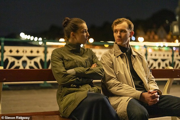 تتطلع شركة Pierpoint إلى المستقبل وتراهن بشكل كبير على الاستثمار الأخلاقي، حيث تتعاون الشركة مع Lumi، وهي شركة طاقة تعمل بالتكنولوجيا الخضراء (في الصورة ماريسا وهاري)