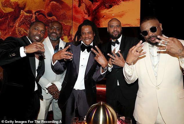 في رسالة من ثماني صفحات تم تقديمها إلى محكمة مقاطعة الولايات المتحدة، المنطقة المركزية في كاليفورنيا، يتهم محامو The-Dream مانجرو بـ 