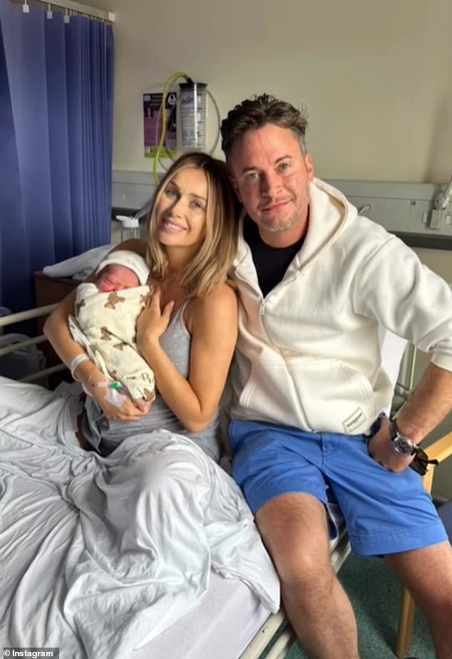 التقى الثنائي في مسلسل E4 Celebs Go Dating في عام 2022، لكنهما انفصلا بعد فترة وجيزة من حمل لورا بابنتهما