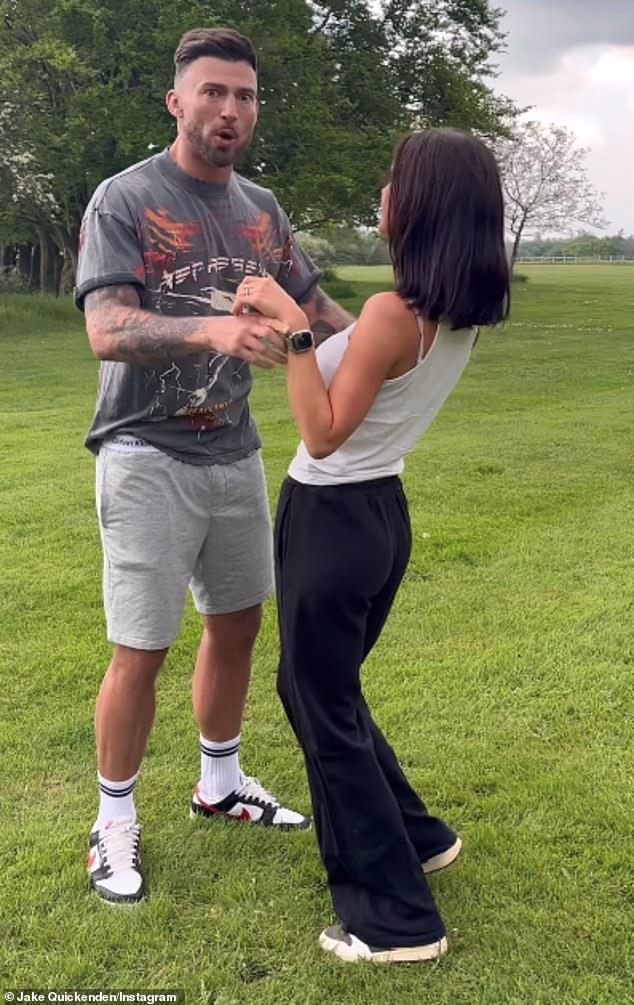 كشف الزوجان سابقًا عن حملهما بعد 