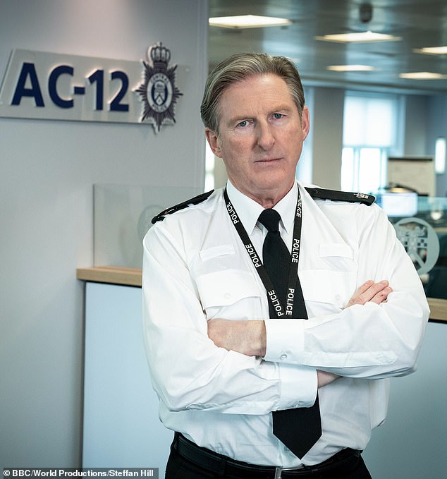 يأتي ذلك بعد أن أثار أدريان دنبار عودة مسلسل Line of Duty خلال ظهوره في برنامج Good Morning Britain