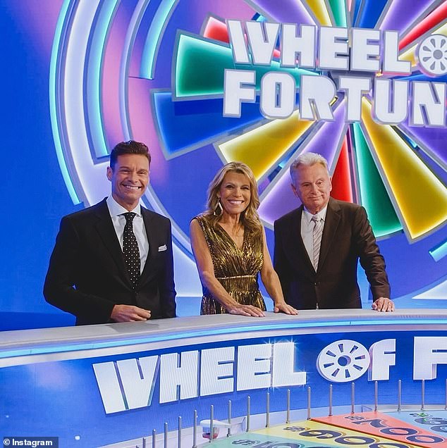 يأتي التغيير الأخير وسط تقارير تفيد بأن ساجاك، الذي تقاعد عن استضافة برنامج Wheel of Fortune بعد أربعة عقود في الشهر الماضي، يزعم أنه يتجاهل بديله.