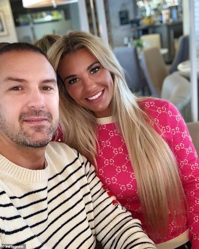 كما شاركت الأم لثلاثة أطفال، التي انفصلت عن بادي في عام 2022 بعد 11 عامًا من الزواج، أنها لم تنتقل بعد من المنزل الذي يتقاسمونه مع أطفالهما الثلاثة