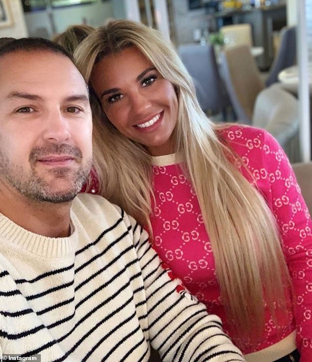 كما شاركت النجمة، التي انفصلت عن بادي في عام 2022 بعد 11 عامًا من الزواج، أنها لم تنتقل بعد من المنزل الذي يتقاسمانه مع أطفالهما الثلاثة