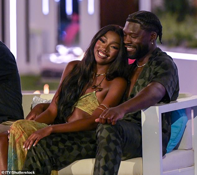 توج الزوجان بالفائزين في الموسم الحادي عشر من برنامج Love Island الشهر الماضي وحصلا على جائزة نقدية قدرها 50 ألف جنيه إسترليني