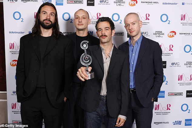 قدمت الفرقة البريطانية عروضها في المهرجان في يوليو من العام الماضي، لكن هذه الخطوة تسببت في ضجة في البلاد وتم إلغاء الحدث الذي استمر ثلاثة أيام ولم يقدم الفنانون الرئيسيون The Kid Laroi وThe Strokes عرضًا - وهو ما تلقي FSA باللوم فيه الآن على The 1975 (الصورة في يوليو 2024)