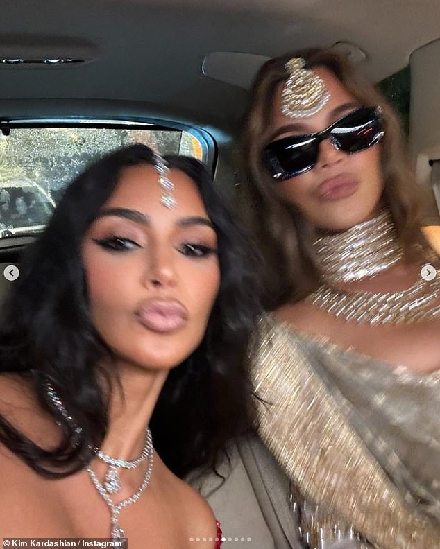 كانت نجمة تلفزيون الواقع، البالغة من العمر 43 عامًا، في مومباي مع شقيقتها كلوي في وقت سابق من هذا الشهر لحضور حفل زفاف أنانت أمباني - نجل أغنى رجل في الهند موكيش أمباني - وراديكا ميرشانت، الذي بلغت تكلفته 600 مليون دولار.