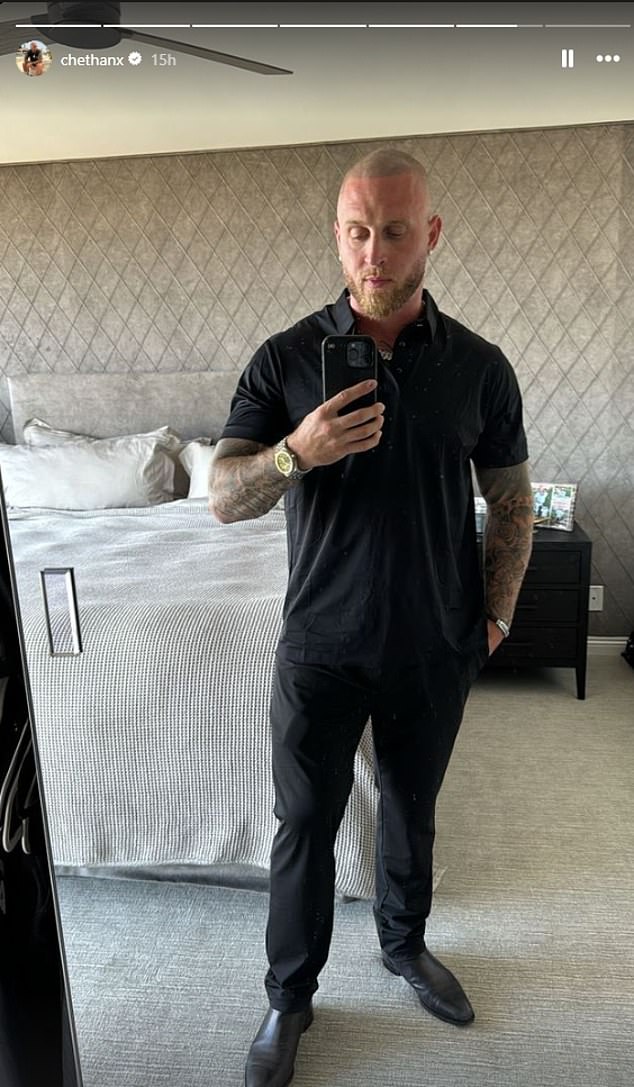 وعلق على الصورة قائلًا: 