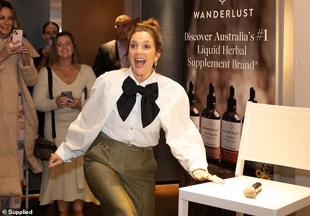 جاءت اللحظة عندما تصدرت نجمة هوليوود درو حديث True North الخاص بعلامة العافية Wanderlust (تم تصويرها وهي تتحدث إلى الصحافة قبل العرض)