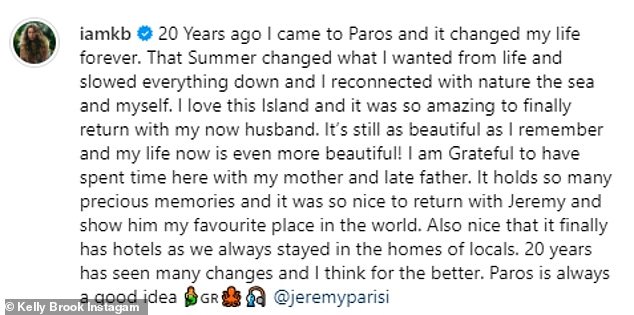 كشفت كيلي أنها زارت جزيرة باروس اليونانية سابقًا مع 