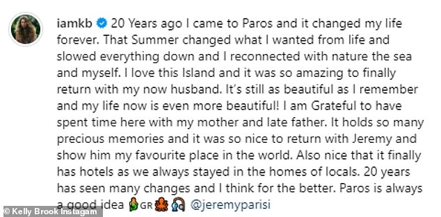 كشفت كيلي أنها زارت جزيرة باروس اليونانية سابقًا مع 