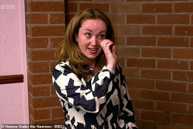 كشفت نيكول لاحقًا أنها كانت تعمل بالتعاون مع المجلس للحصول على مستأجر بلا مأوى أو من ذوي الدخل المنخفض، وقد أعدت شخصًا ما، مما جعل مارتيل يبكي.