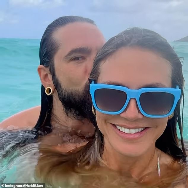 ونشرت أيضًا يوم الاثنين تسجيلًا لها وهي تسبح في المحيط مع زوجها