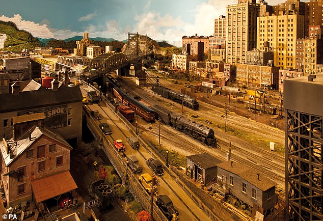 كشف السير رود لصحيفة The Sun أنه قرر عدم وضع نموذج السكك الحديدية العملاق في وصيته لعائلته