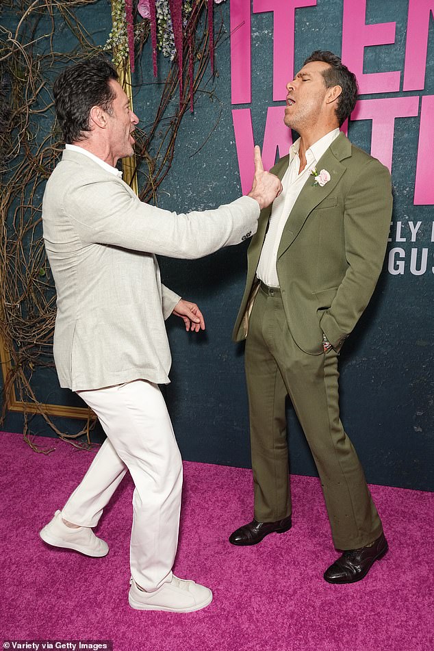 استمتع النجوم المشاركون - الذين أصبح فيلمهم الخارق هو الفيلم الأعلى ربحًا على الإطلاق، بعد أن حقق 97 مليون دولار خلال عطلة نهاية الأسبوع - بوقت ممتع على السجادة الحمراء