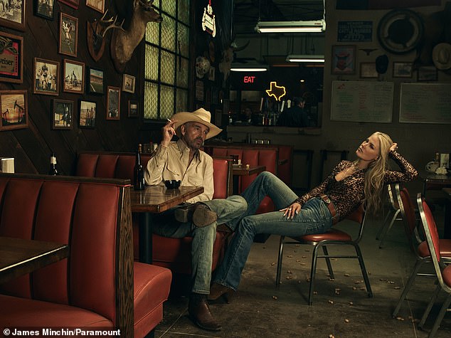 في هذه الأثناء، تلعب علي (يمين) دور أنجيلا نوريس، الزوجة السابقة لبيلي بوب ثورنتون (يسار) على الشاشة في النسخة السينمائية الصغيرة من بودكاست كريستيان والاس بومتاون لعام 2019، والتي يشارك في بطولتها أيضًا آندي جارسيا ومايكل بينيا