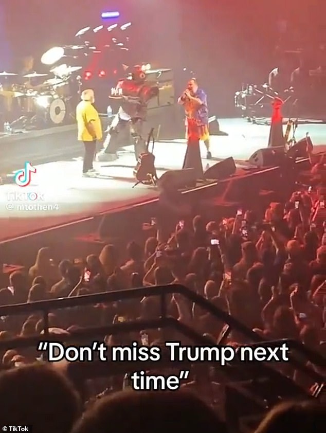 عندما تزامن حفل Tenacious D مع عيد ميلاد كايل الرابع والستين، طُلب منه أن يتمنى له عيد ميلاد سعيدًا. فأجاب: 