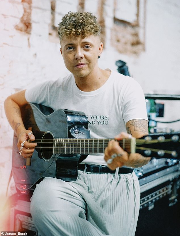 قرر الثنائي الغنائي في وقت لاحق إنهاء علاقتهما وواصلا مسيرتهما الفردية في مجال الموسيقى