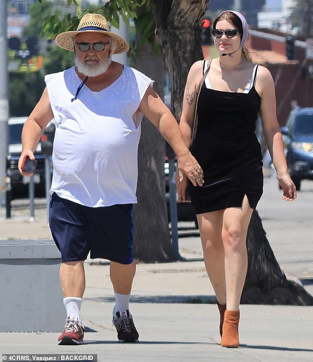 تم رصد كايل في العلن لأول مرة يوم الأربعاء منذ أن أعلن نجم مدرسة الروك أن الفرقة في فترة توقف غير محددة